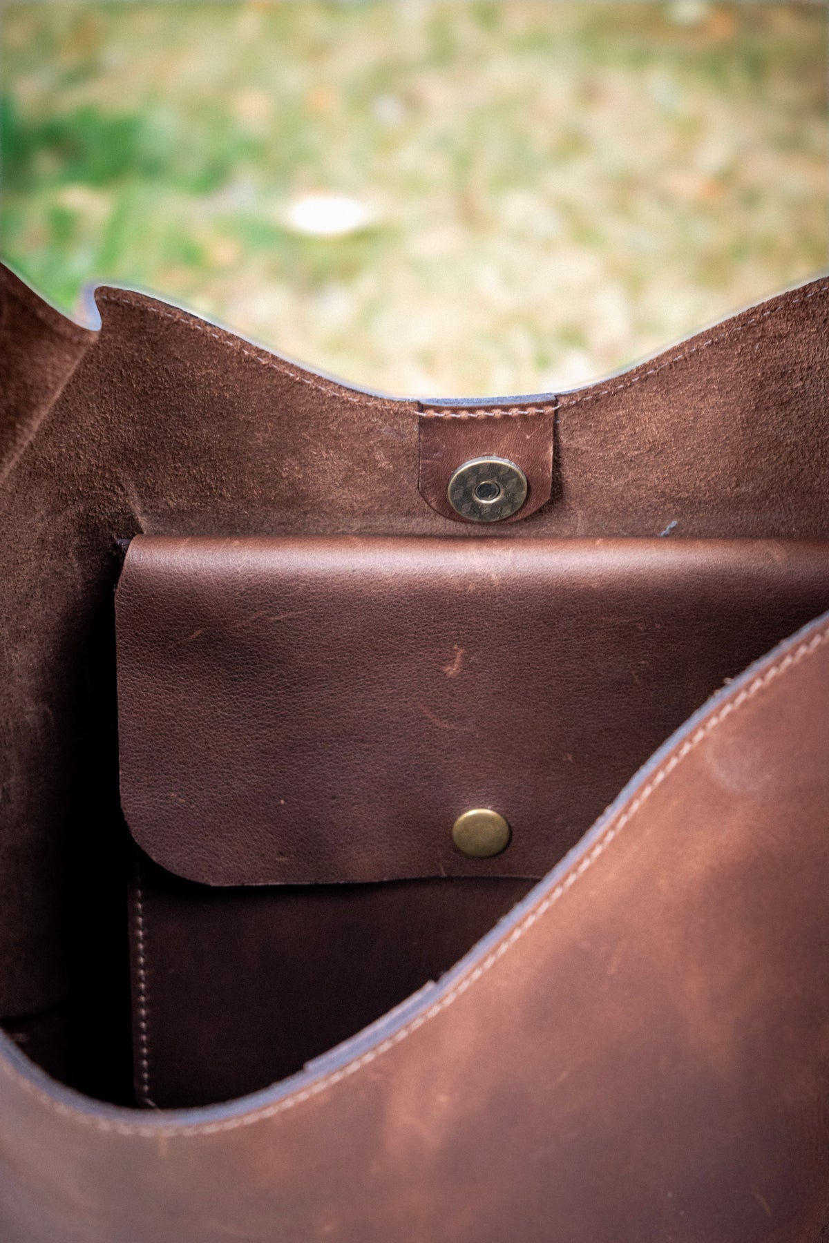 The Sierra Handbag – Full-Grain Leather, Handcrafted in Ecuador