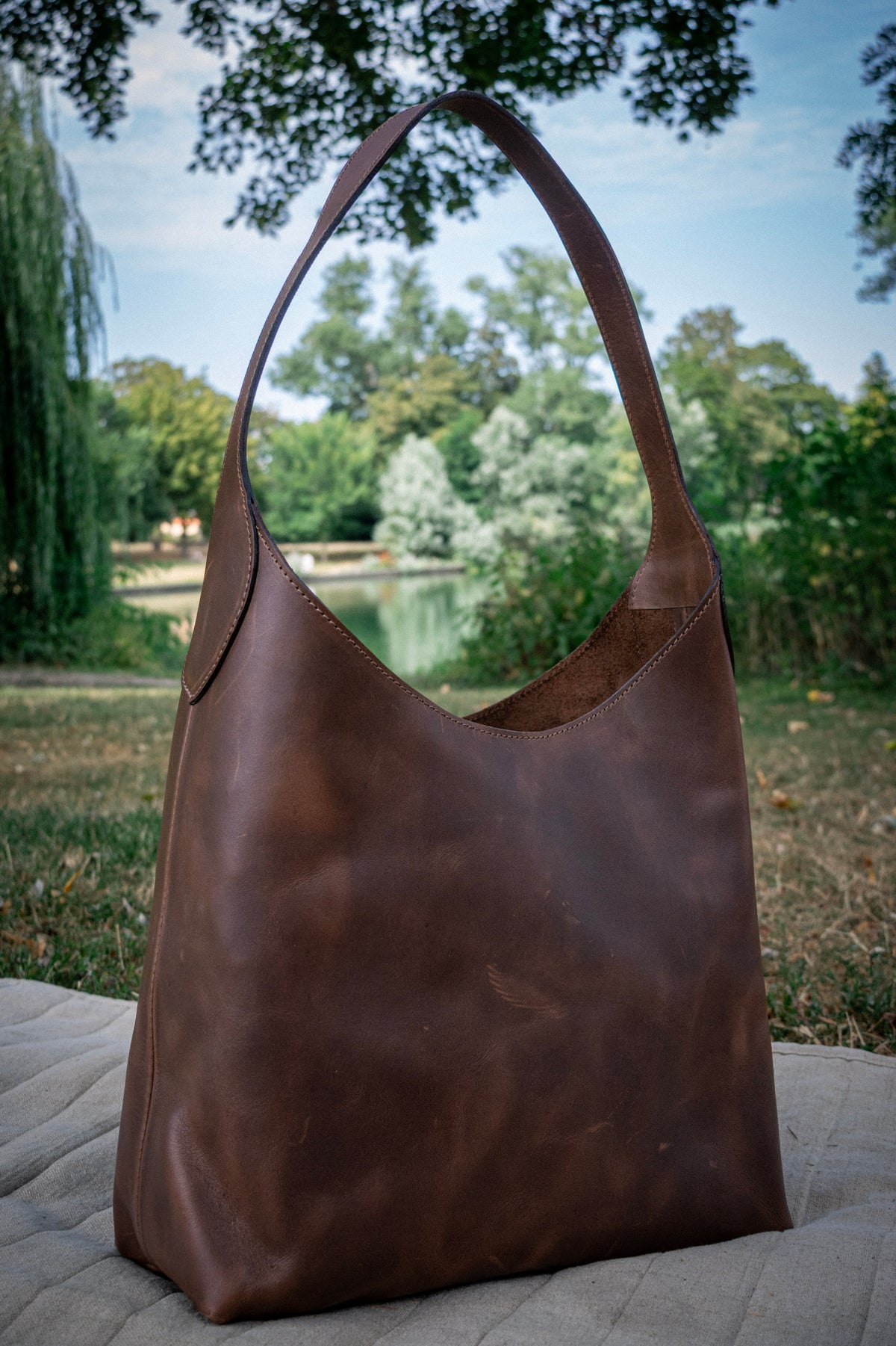 The Sierra Handbag – Full-Grain Leather, Handcrafted in Ecuador