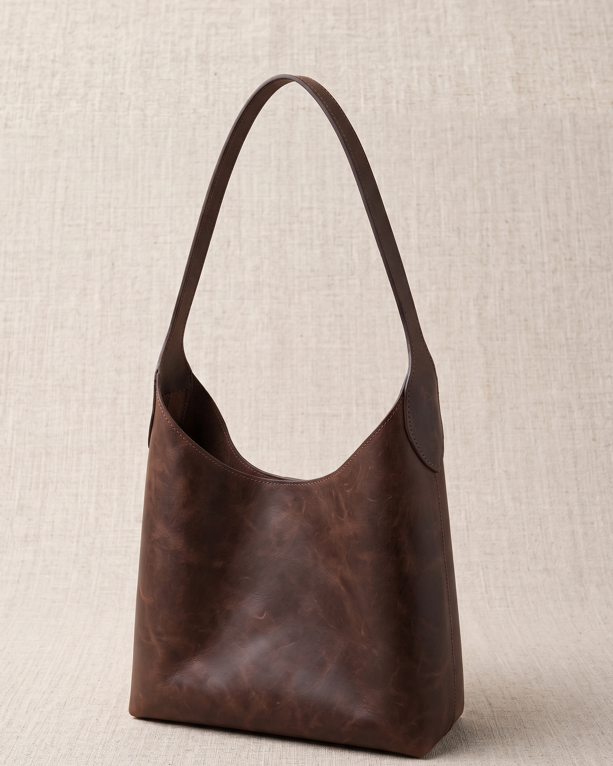The Sierra Handbag – Full-Grain Leather, Handcrafted in Ecuador